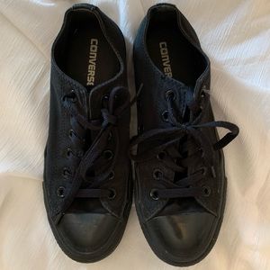Converse- All black